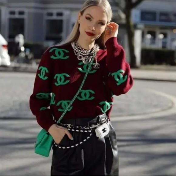 Authentic Chanel Sweater Rare - Picture 4 of 15